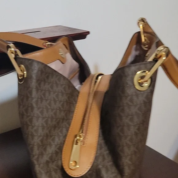 NWT Michael kors monogram  bag - Picture 3 of 5